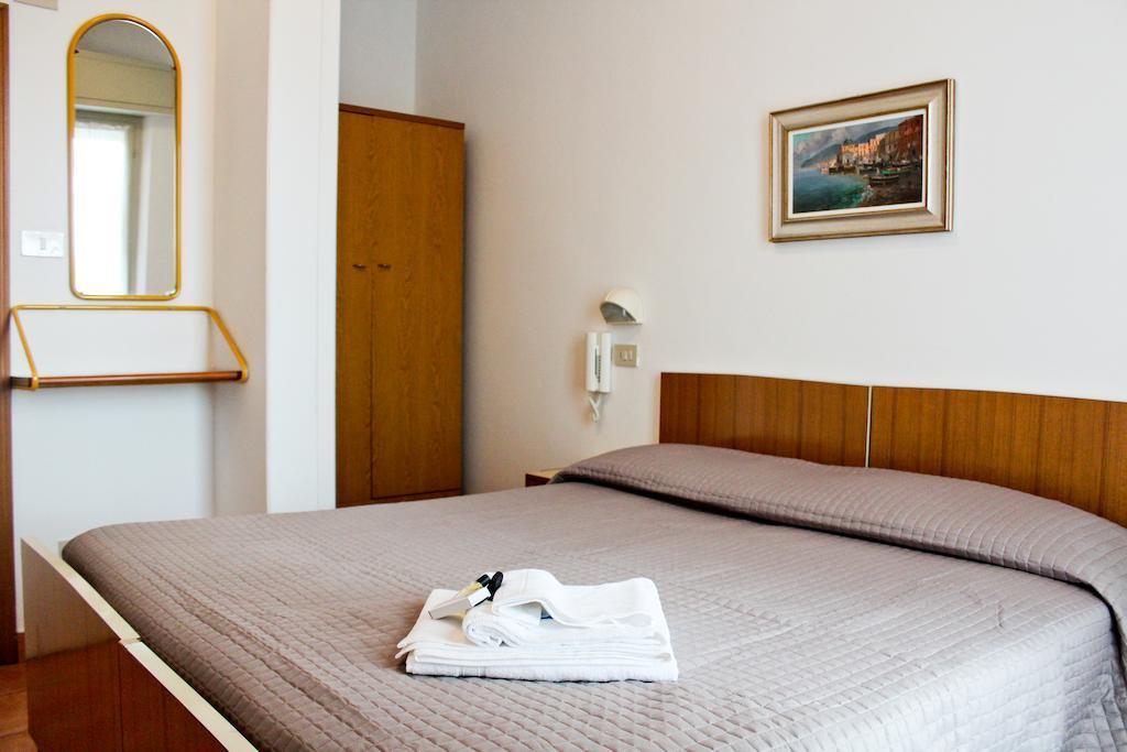 Hotel Leda Rímini Habitación foto