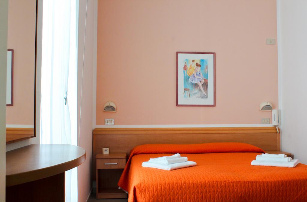 Hotel Leda Rímini Habitación foto