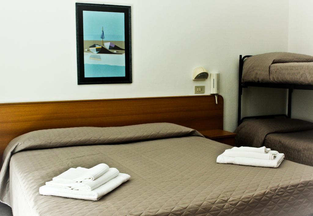 Hotel Leda Rímini Habitación foto